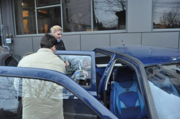 Secretarul şi fostul primar de la Dobromir nu au voie să părăsească localitatea de domiciliu